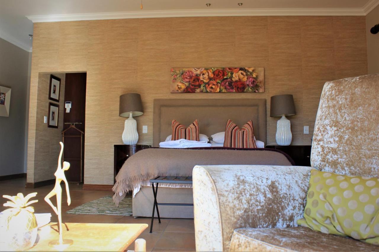 Karee & Wild Olive Guest Lodge Hekpoort Esterno foto