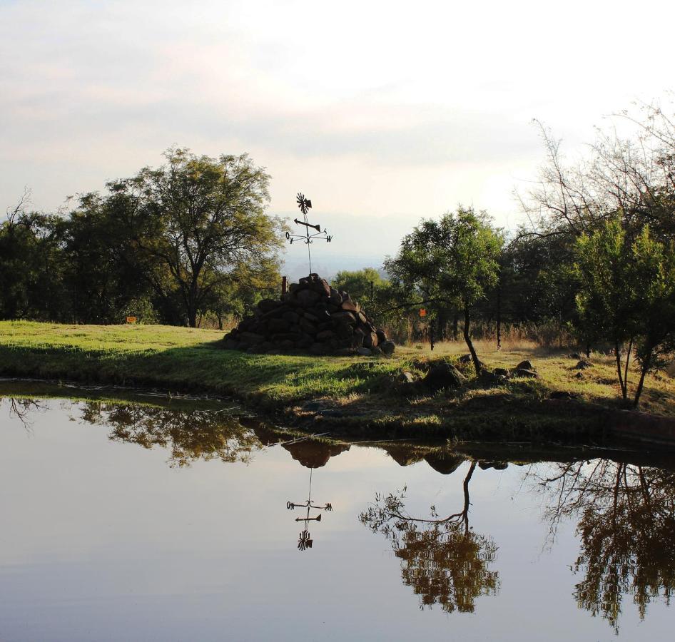 Karee & Wild Olive Guest Lodge Hekpoort Esterno foto