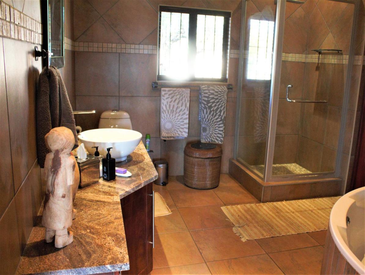 Karee & Wild Olive Guest Lodge Hekpoort Esterno foto